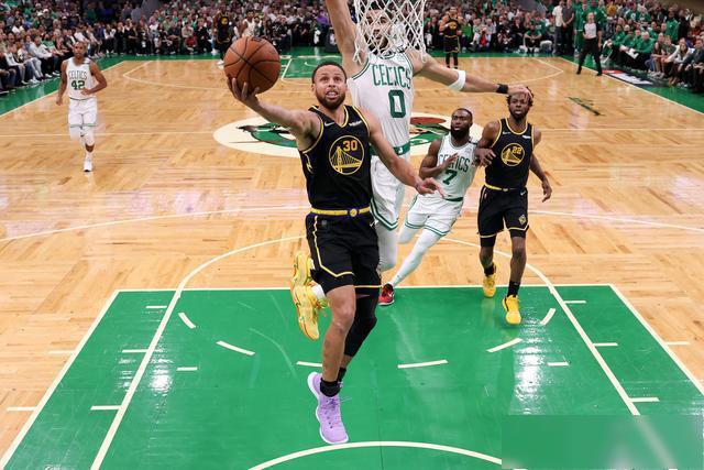 🏀夏联-猛龙5人上双击败热火取3连胜 格雷夫斯23+6 杨30+12